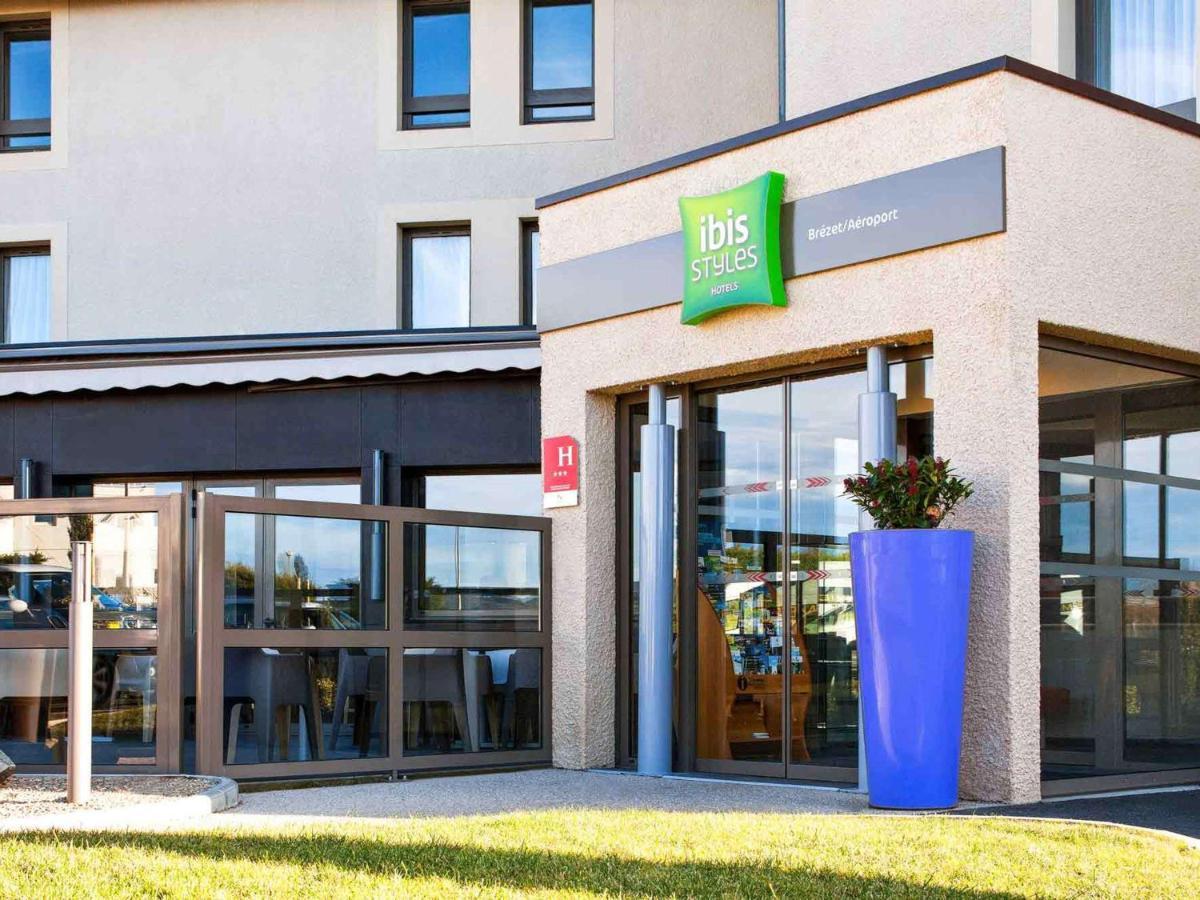Hotel ibis Styles Clermont-Ferrand Aéroport Exterior foto
